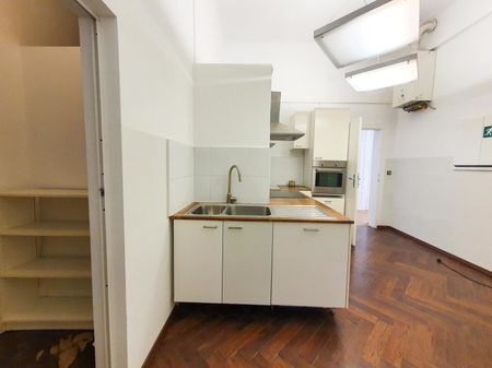 Classic apartment in an older building in a quiet downtown location - Photo 4