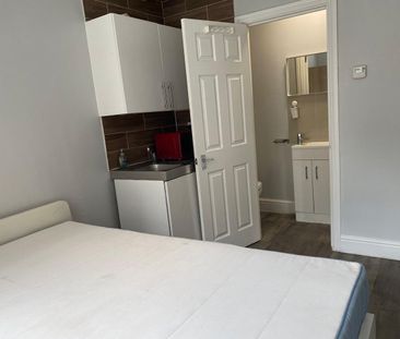 Studio Flat, Oval Road, CR0 - Photo 2