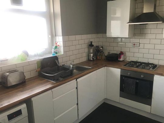 1 bedroom in a house share to rent - Photo 1