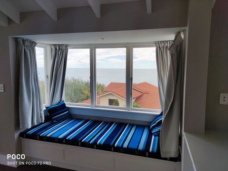 Cape Cod inspired house with panoramic sea views - Photo 2