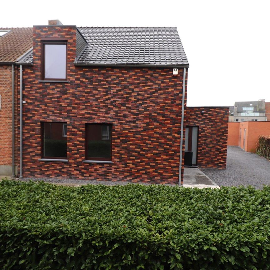 Een energiezuinige woning met 4 slaapkamers en tuin in het centrum van Merksplas. - Photo 1