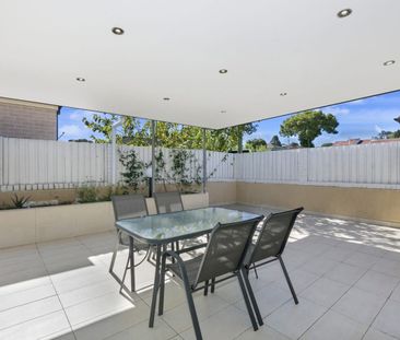 Impressive 4 Bedrooms Double Brick Street Front Townhouse - Photo 3