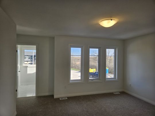 For Lease - 29 Whelan Court, Thorold, Ontario - Photo 1