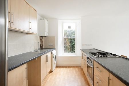 1 Bed Flat - Photo 3