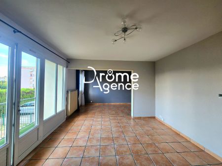 Location Appartement 5 pièces 84m² GUILHERAND GRANGES 07500 - Photo 2