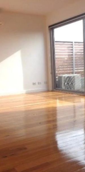 Stylish and Affordable! 6 month lease - Photo 1