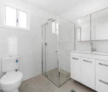 Private flat with own entrance and yard - Photo 2