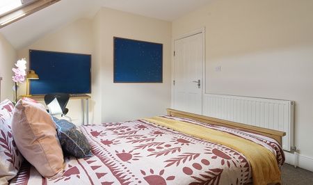 Large 6 Bedroom House on Ecclesall Road! - Photo 5