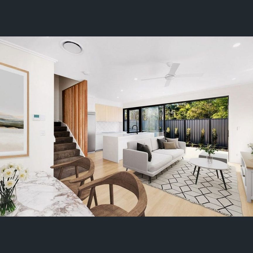 Modern 4-Bedroom Townhouse in the Heart of Nuovo - Photo 1