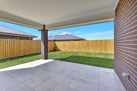 BRAND NEW ESTATE AND FAMILY HOME - Photo 4