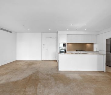 Oversized Harbourside Apartment in Stonecutters - Photo 4