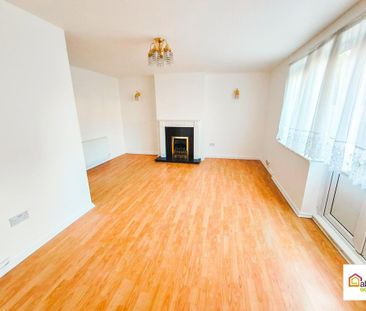 3 bedroom maisonette to rent - Photo 2