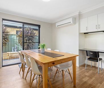 Low Maintenance 3 Bedroom Home in Prime Flora Hill - Photo 4