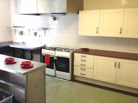 1 bedroom in a house share to rent - Photo 5