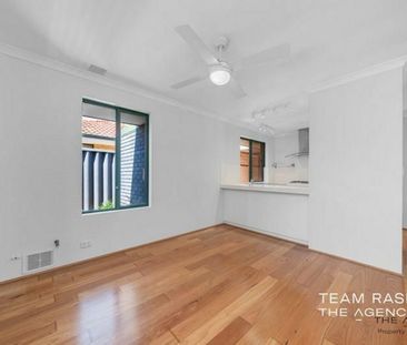 Low Maintenance 3 Bedroom Villa! - Photo 4