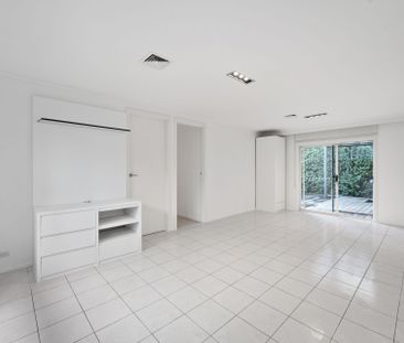 Fabulously family living moments to Caulfield Park - Photo 1