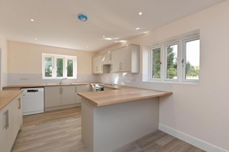 3 bedroom semi-detached house to rent - Photo 4