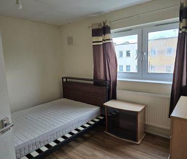 3 Bed Flat, Croydon Road, E13 - Photo 4