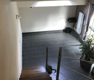 À louer Superbe T3 duplex rénové La Tour - Photo 2