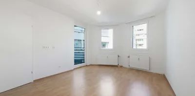 Helle 2-Zimmer-Wohnung mit Loggia & hochwertiger Tischlerküche in ruhiger Innenhoflage - Photo 2