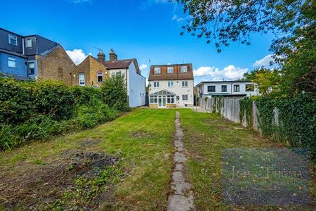 4 bedroom detached house to rent - Photo 2