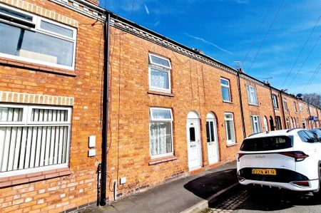 2 bedroom terraced house to rent - Photo 4
