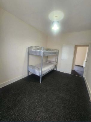 3 Bed Flat, Dickens Road, E6 - Photo 1