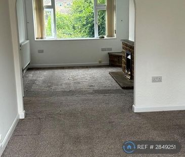 3 bedroom semi-detached house to rent - Photo 2