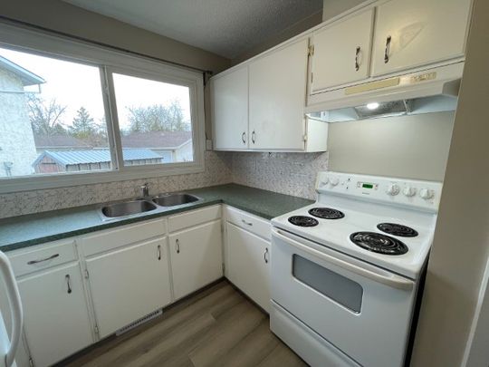 Very Bright Main Floor Suite in Northeast Edmonton - Photo 1