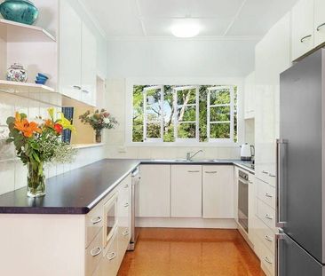 Secluded Family Home in Prime Catchment Area - Photo 6
