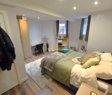 3 bedroom flat to rent - Photo 4