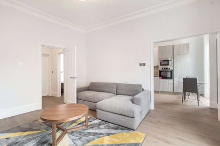 MANAGED BY SAVILLS. PET FRIENDLY. A modern one bed flat on Connaught Street - Photo 2