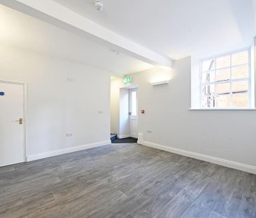 4 bedroom terraced house to rent - Photo 1