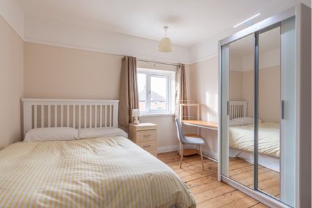 Evelyn Crescent , Burton Stone Lane - P10794 - Photo 2