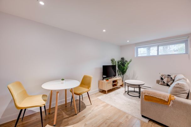 5489A Av. Coolbrook, Montréal (Côte-des-Neiges, QC H3X - Photo 1