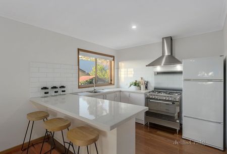 27 Graeme Avenue, Montmorency - Photo 2