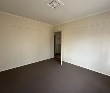 Beautifully updated and comfortable home - Photo 6