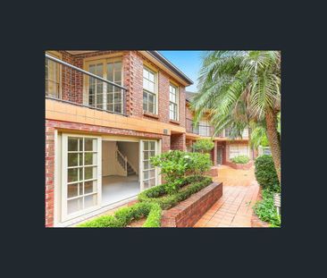 Private Townhouse in Quiet & Convenient Location - Photo 6