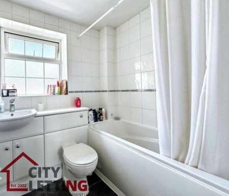 3 Bedroom End Terraced House - Photo 5