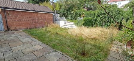 4 bedroom detached house to rent - Photo 2