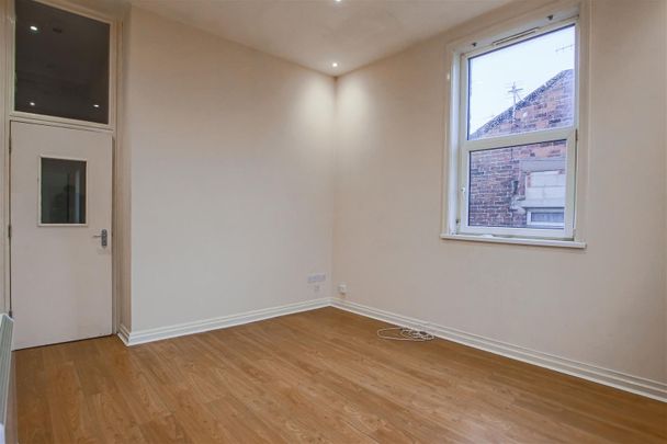 Flat 3 Holly House, 2 St. James Street - Photo 1