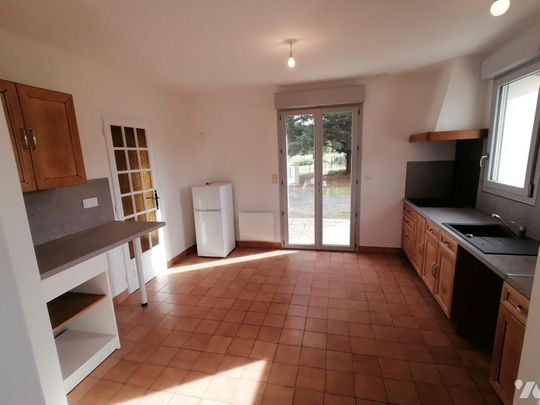 A LOUER A LAILLE- LIMITROPHE BRUZ- Maison de type longère rénovée partiellement de type 5/6, co... - Photo 1