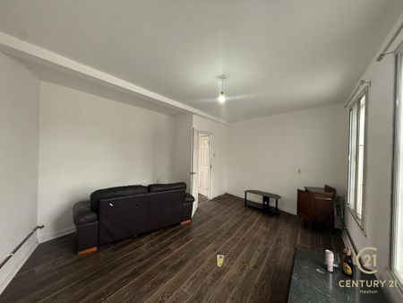 3 bedroom flat to rent - Photo 2