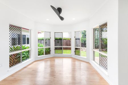 Spacious Family Home in Kanimbla Heights - Photo 5