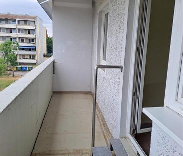 Schöne 3 Raum Wohnung in der Bitterfelder Innenstadt - Foto 4