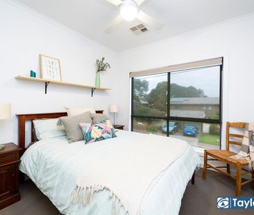 STUNNING TOWNHOUSE IN SUPERB LOCATION! - Photo 6