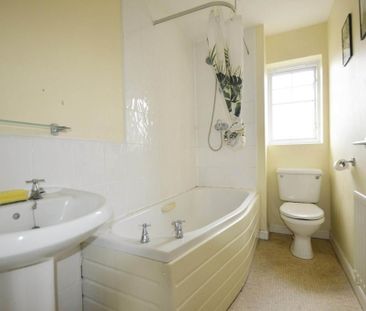 2 bedroom terraced house to rent - Photo 4