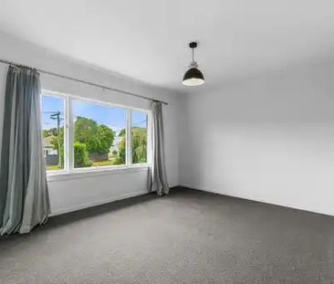 This beautifully presented three-bedroom, two-bathroom home offers ... - Photo 2