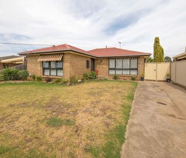 Move-In Ready Family Home&excl; - Photo 2