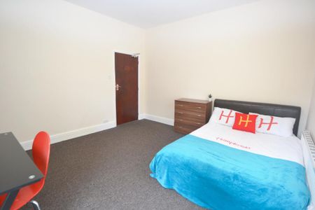 4 bedroom terraced house to rent - Photo 4